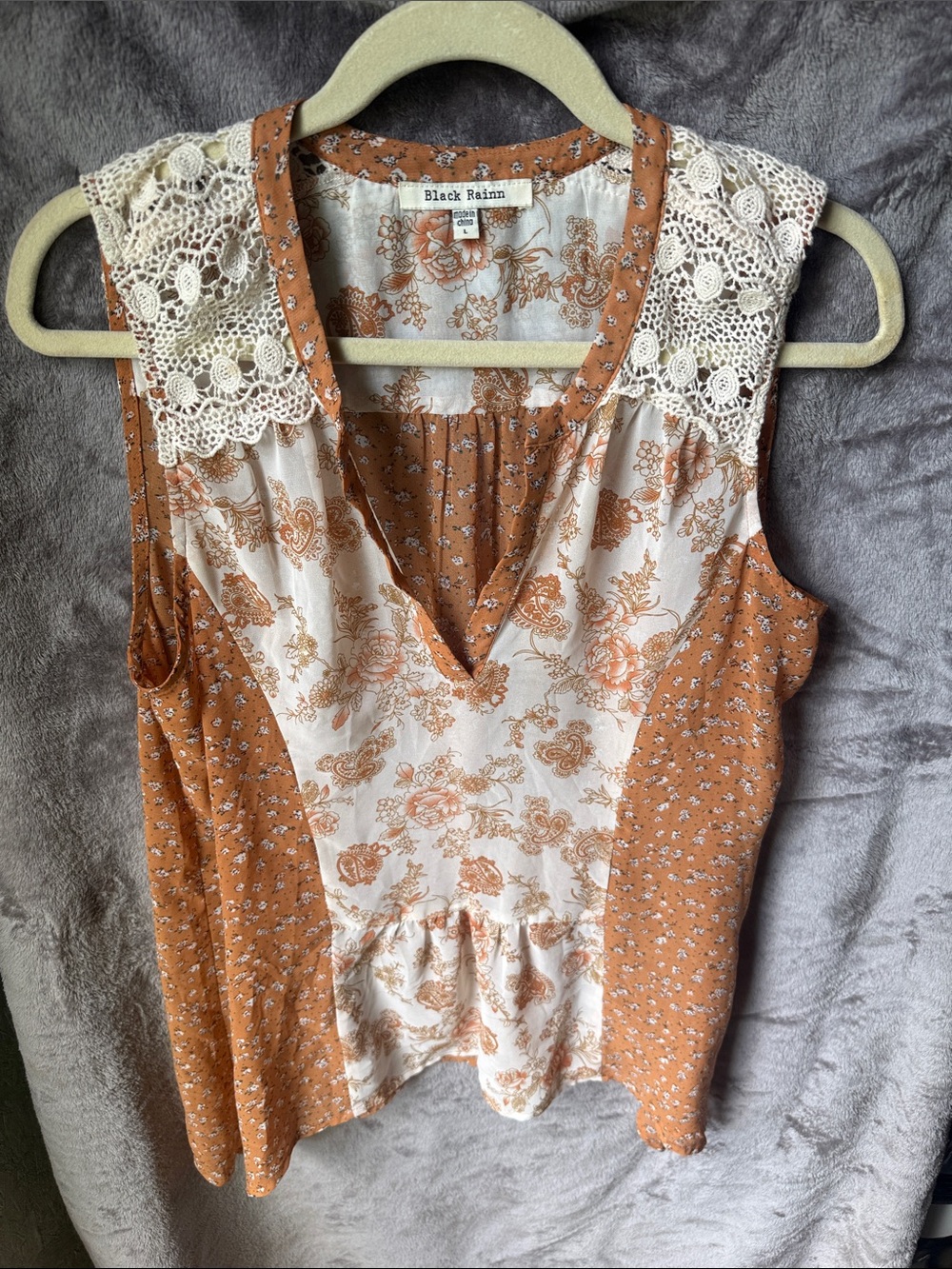 Black Rainn Rust and Cream Floral Lace-Shoulder Camisole